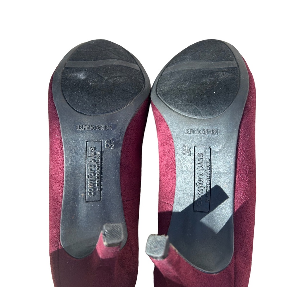 Comfort plus by Predictions. Size 8.5  . Burgundy Swede 3 inch Heels. Round Toe. - Picture 6 of 7